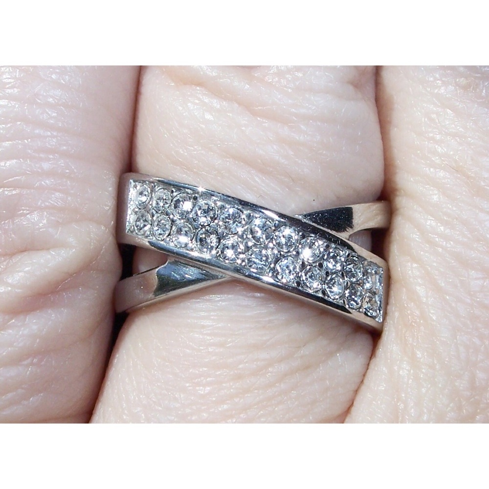 STAINLESS STEEL Top Grade Crystal Crossover Ring - Picture 12 of 16